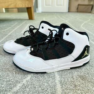 Jordan Max Aura White Black Kids 3Y High Top Sneakers